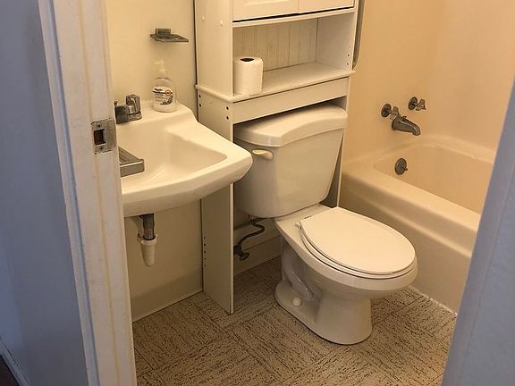 5th image of 107 Skyview Dr #2