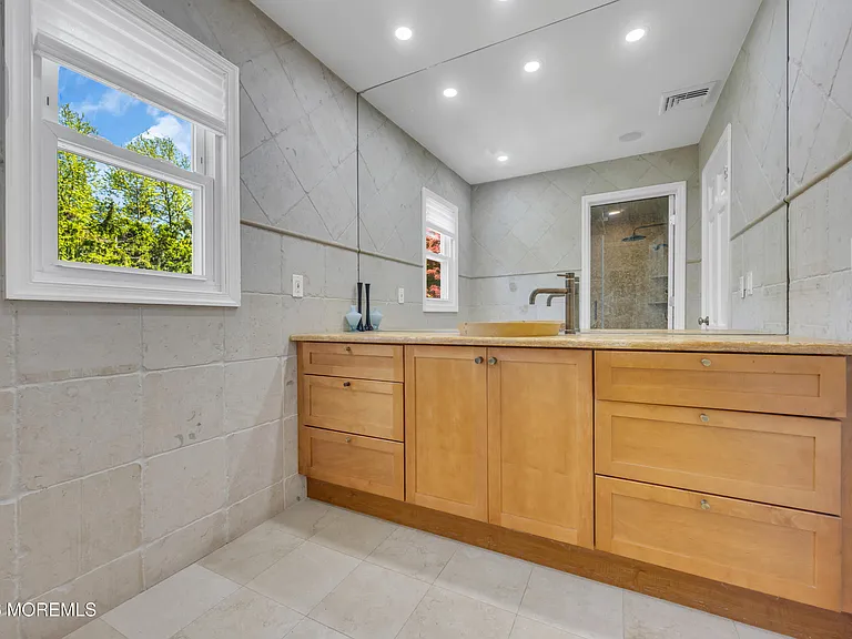 25 Surrey Ln — Photo 35