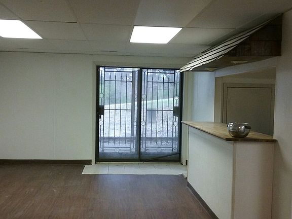 4th image of 105 Richmond Ter