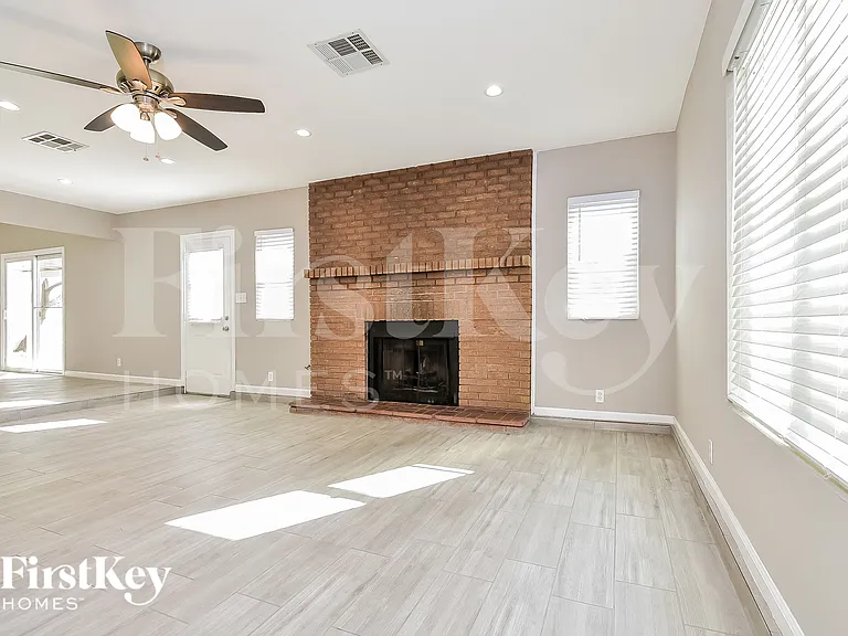 6381 Newville Ave — Photo 4