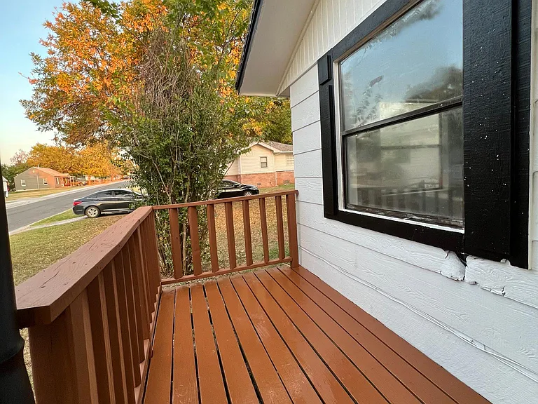 1215 E Whittaker St — Photo 3