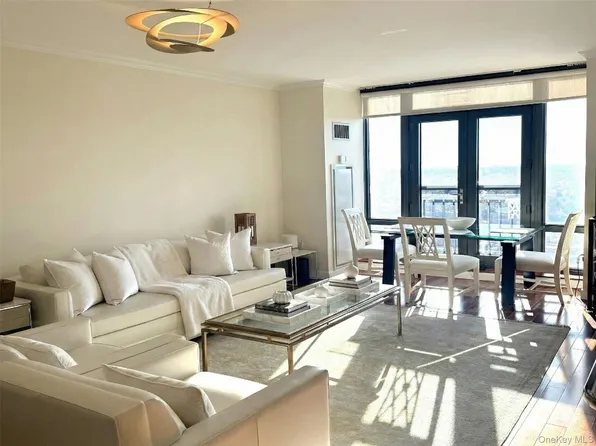 10 City Place #PH2C, White Plains, NY 10601