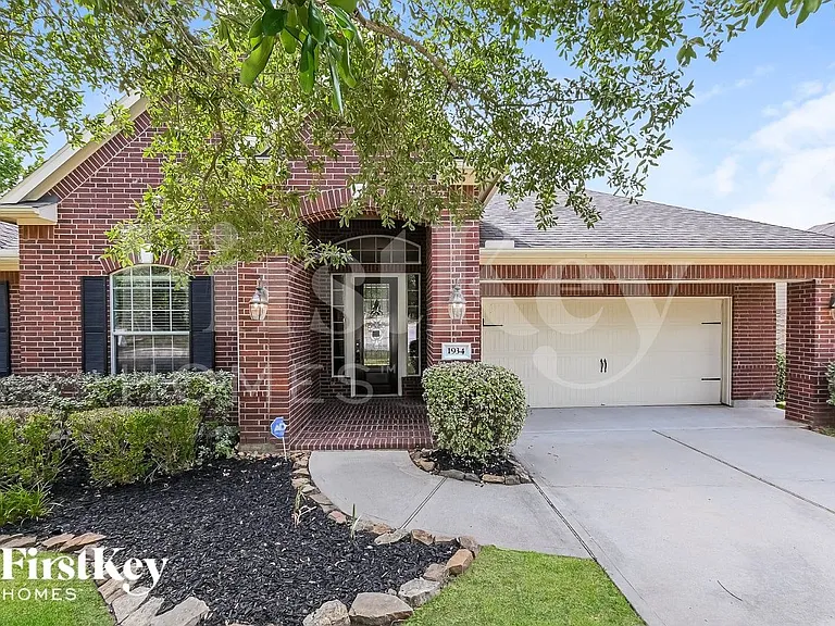 1934 Graystone Hills Dr — Photo 1