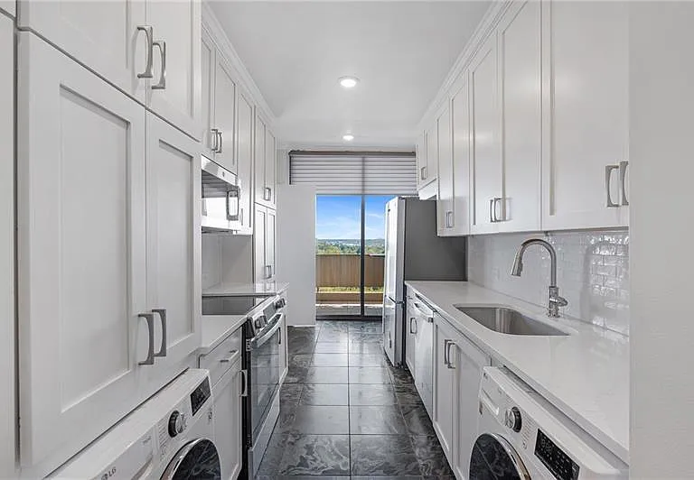 2575 Peachtree Rd NE #22A — Photo 17