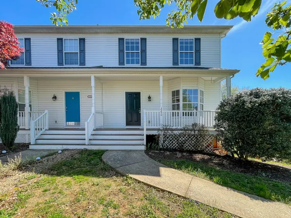 2230 Hummingbird Ln, Charlottesville, VA 22911