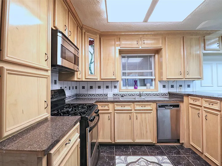 3210 Cloverdale St — Photo 11