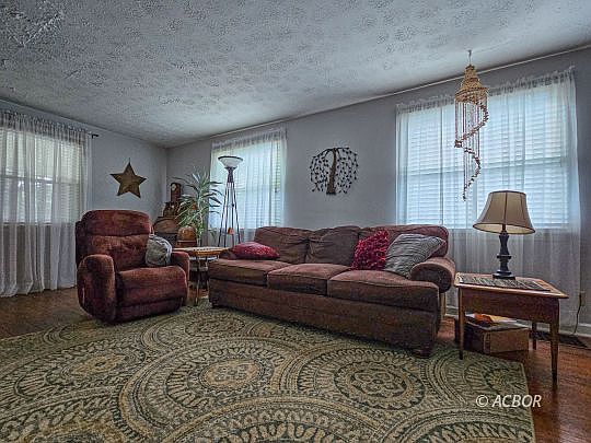 4th image of 410 Hedgewood Dr