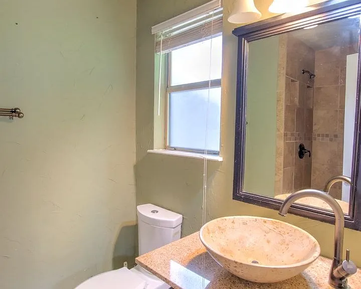 403 Earl Dr — Photo 6