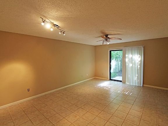 4th image of 12 Jasmine Pl