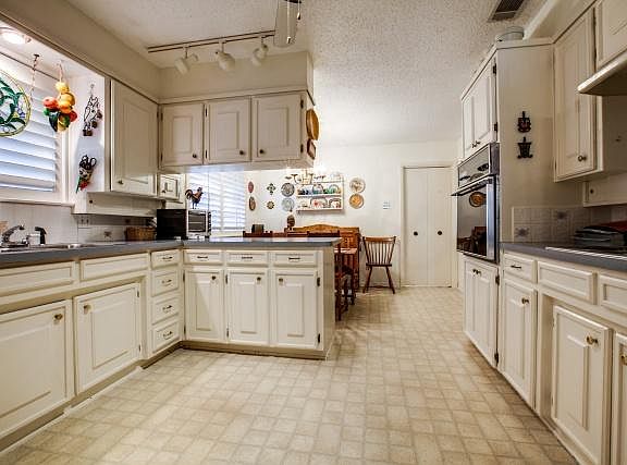 5th image of 3716 Wren Ave