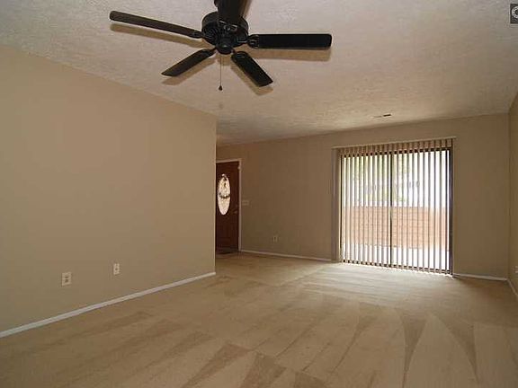 4th image of 140 Whitwood Cir