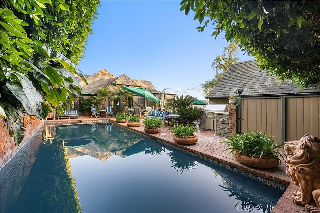 4 bed, 4.0 bath, 2840 sqft, $30,000 — Photo 2