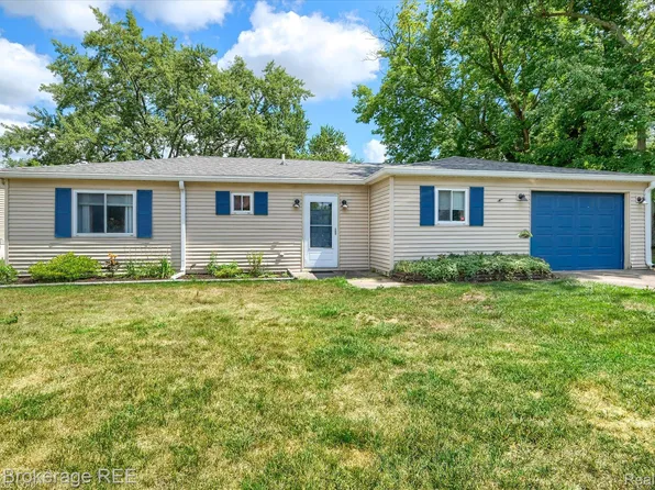 6117 Westdale Dr, Grand Blanc, MI 48439