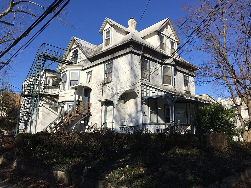 9 W Ward St