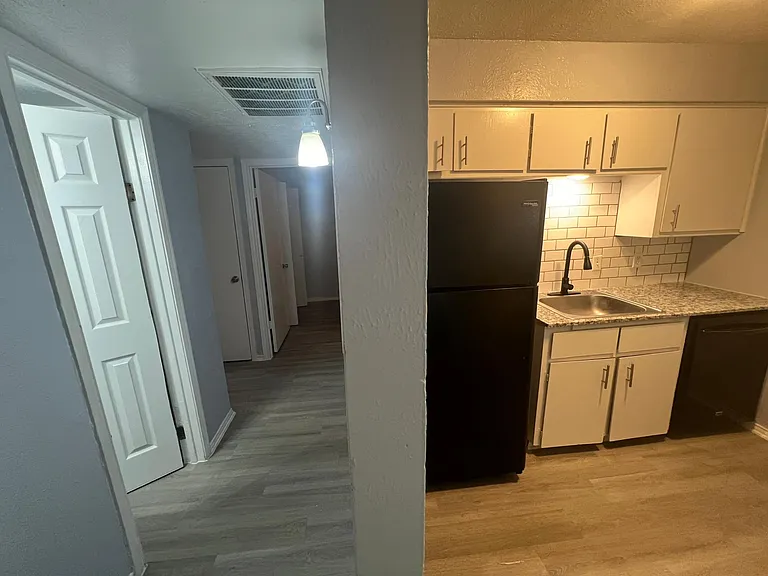 Hampton Gardens Apartment — Photo 25