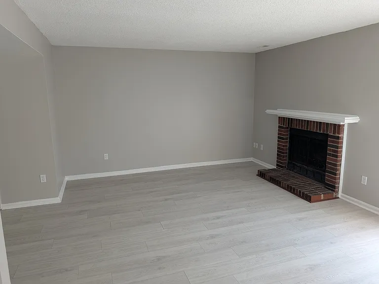 1939 Darnell Dr #1 — Photo 7