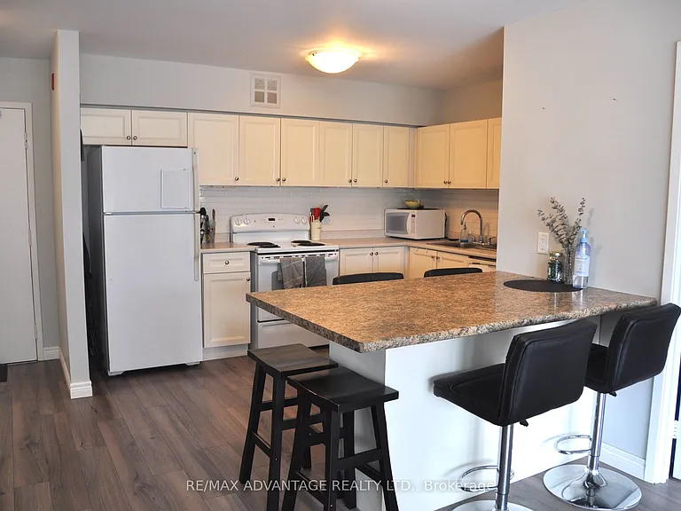 9 Jacksway Cres #211 — Photo 5