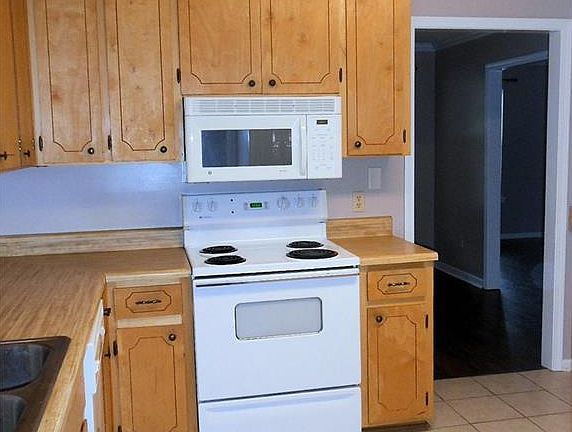 5th image of 2206 Saint Charles Ave