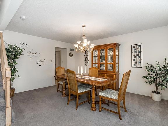 Formal and spacious dinning room.