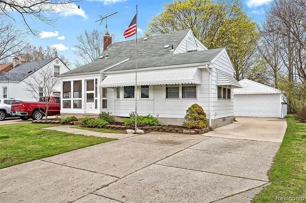 3 bed, 1.5 bath, 1701 sqft, $3,000 — Photo 1