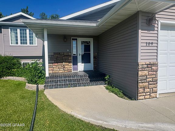 3rd image of 109 Whitetail Ct SE