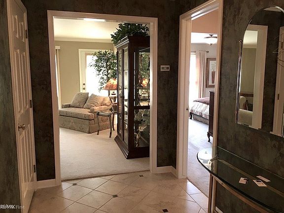 4th image of 18798 Woods Dr W
