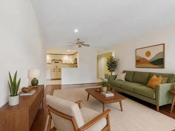 321 Place Ln Unit 321, Woburn, MA 01801