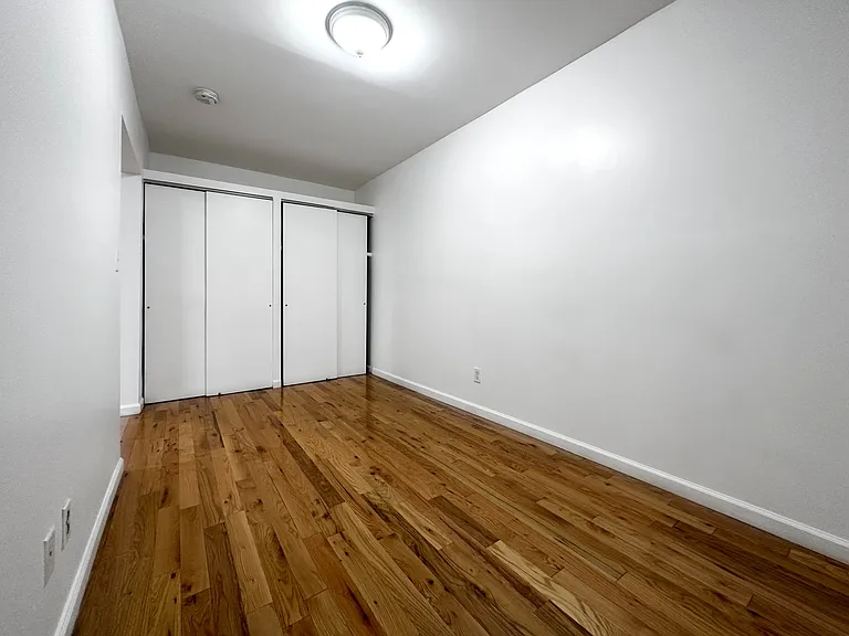435 E 6th St #3R — Photo 9