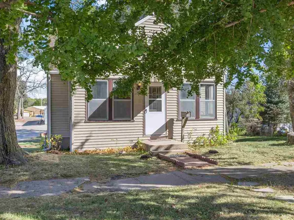 109 S Davis St, Anamosa, IA 52205