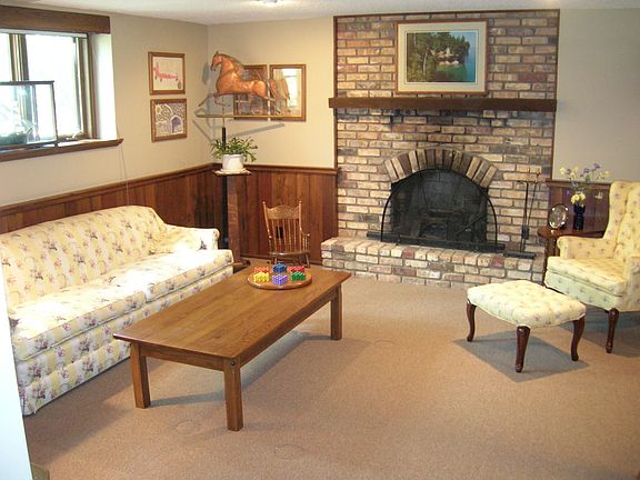 Cozy Family Room.. WB Fireplace!