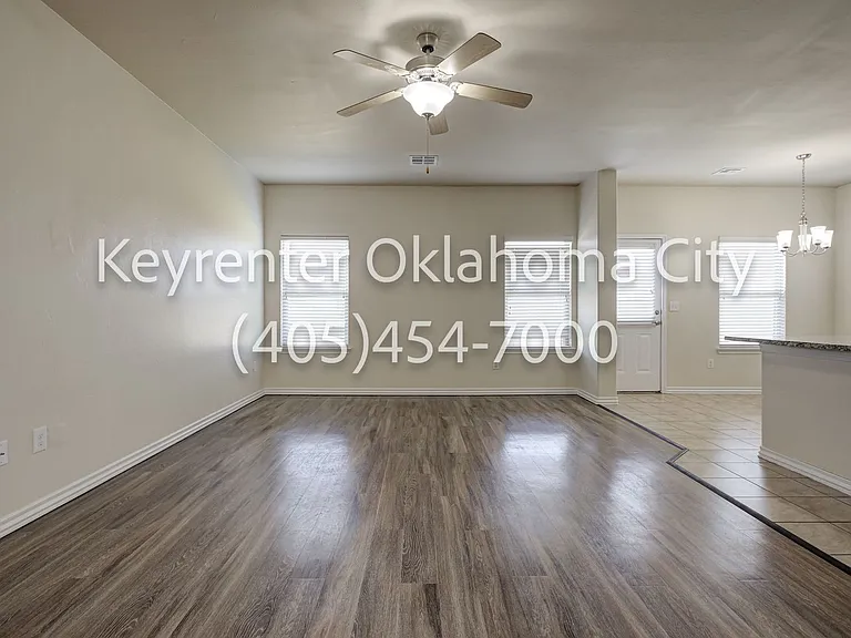 2409 Rosa Cir — Photo 6