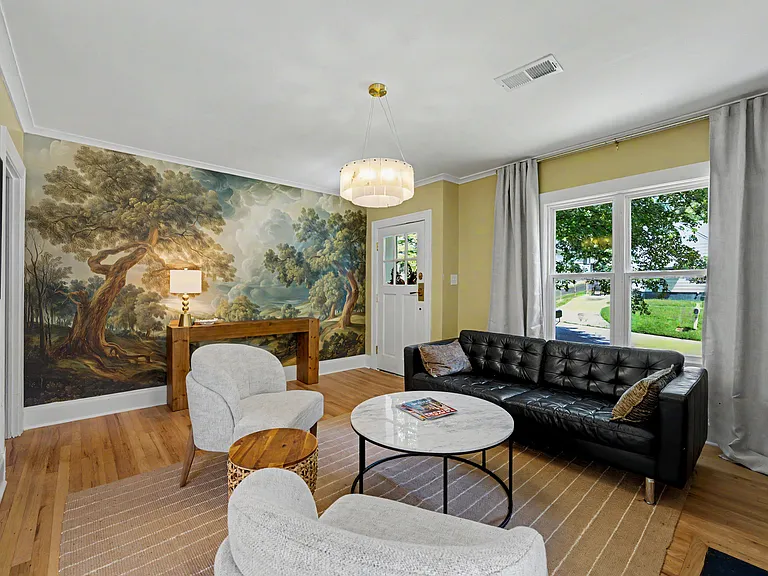 804 Berkeley Ave NW — Photo 2