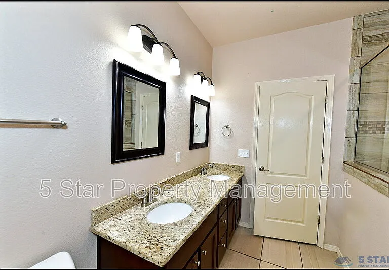 1908 William Caples St — Photo 24