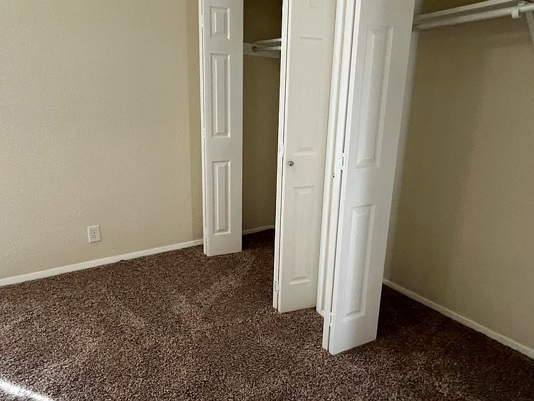 909 Betsy Ross Dr #B — Photo 26