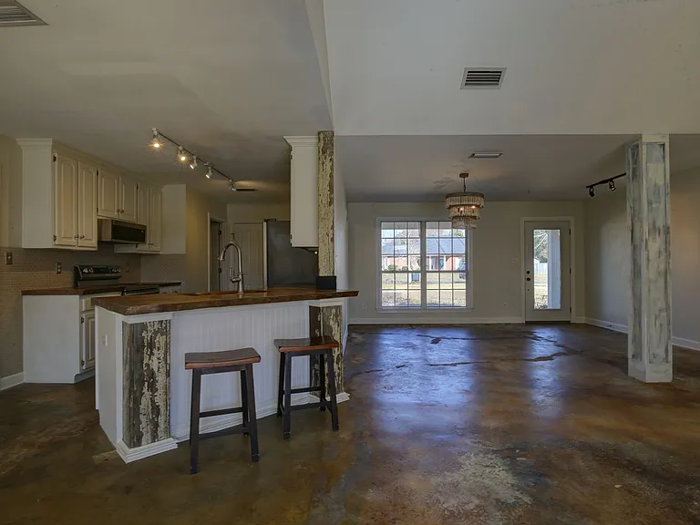 200 Hawthorne Cir — Photo 5