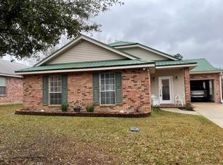 100 Teddy Ln, Picayune, MS 39466