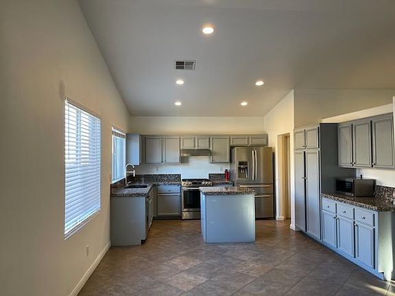 4th image of 45425 Deerbrook Cir