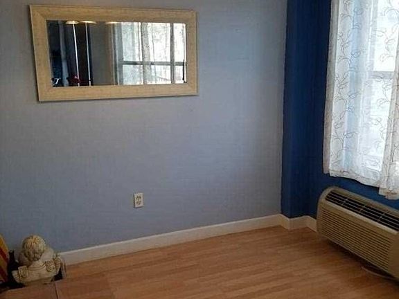 3rd image of 584 Anderson Ave APT 3A