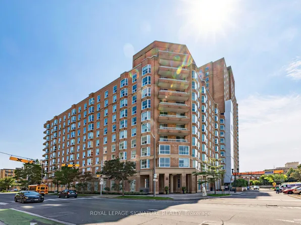 11 Thorncliffe Park Dr #807, Toronto, ON M4H 1P3