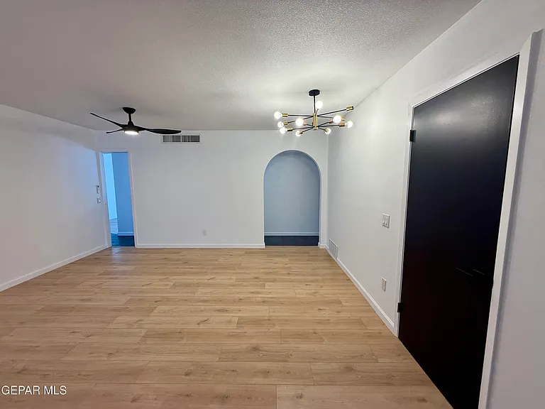 1649 Lomaland Dr — Photo 5