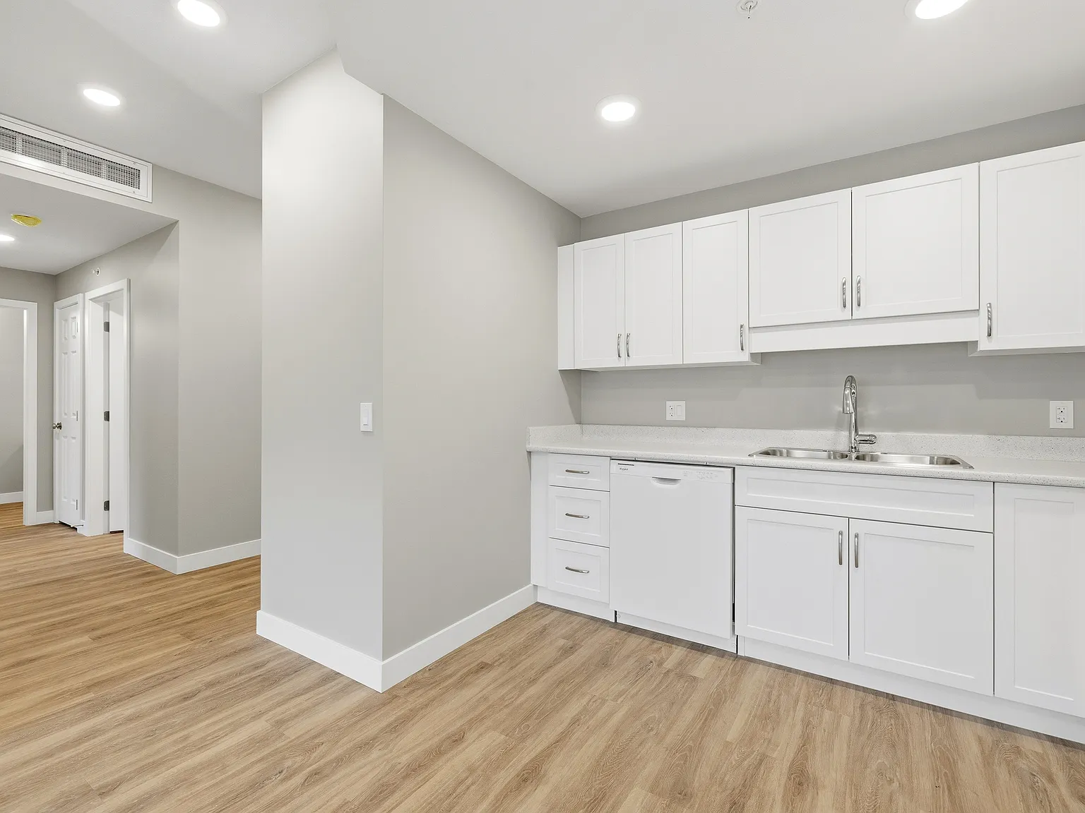 2 bed, 789 sqft, $2,100 — Photo 3