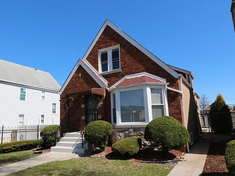 8719 S Honore St — Photo 2