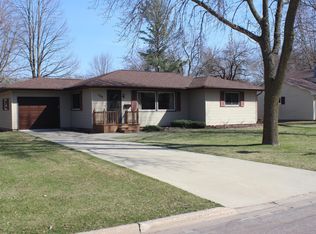 109 W Circle Dr, Blue Earth, MN 56013