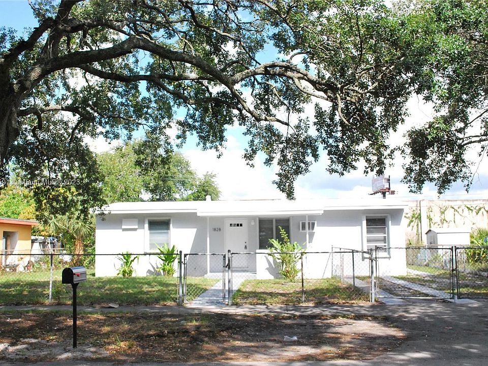 1st image of 1828 Lauderdale Manor Dr