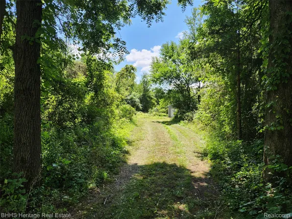 2767 Kinneville Rd, Leslie, MI 49251