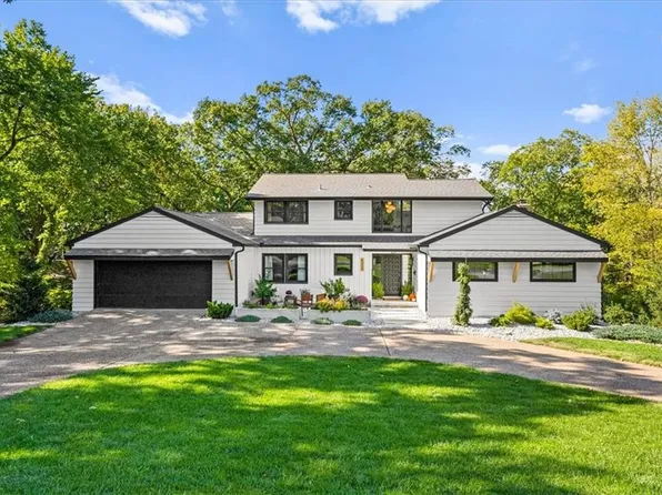 6309 Robinhood Ln, Shawnee, KS 66203