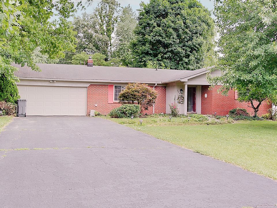 1st image of 224 E Hickory Ln
