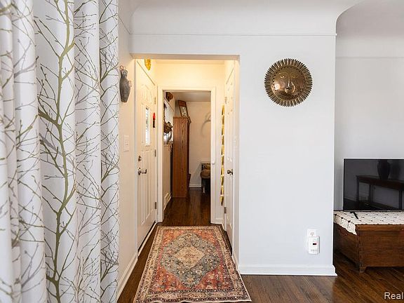 5th image of 24636 Almond Ave