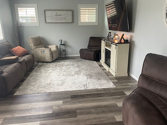 5th image of 24223 Lilac Ln