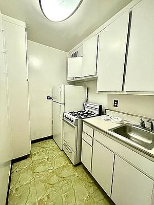 2nd image of 335 W 55th St #3R